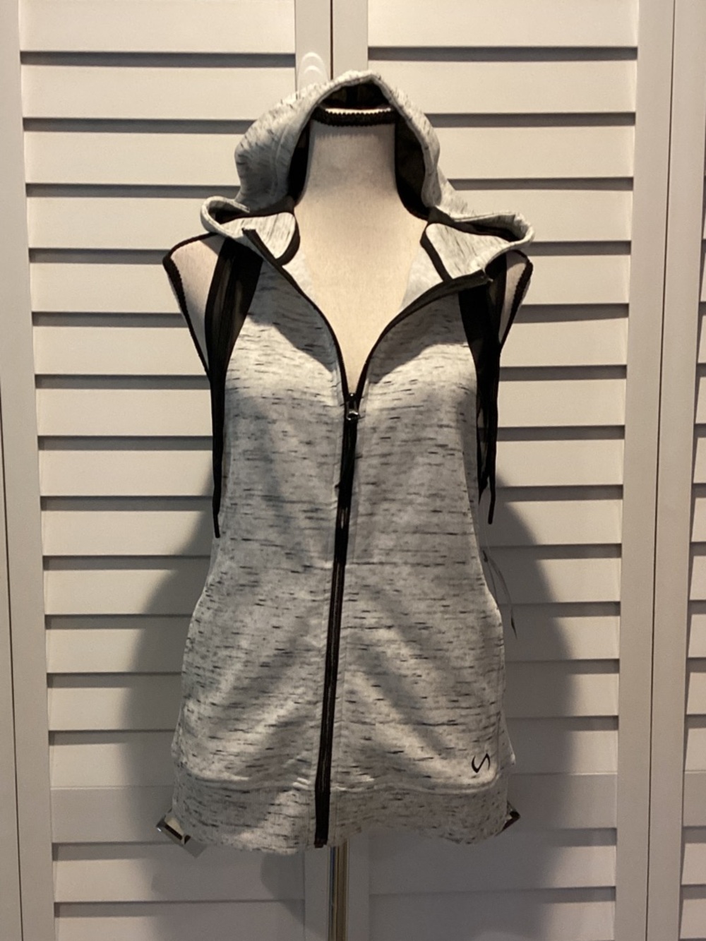 Tlf NWT Sleeveless Zip Hoodie Vest in Light Heather Gray with Pockets size S